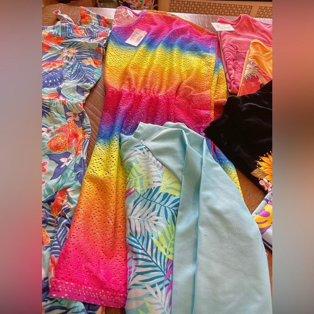 **SOLD ** Colorful Kids Clothing Bundle - Picture 4 of 16